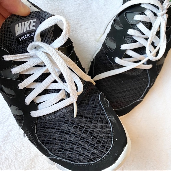 Nike | free run 2 in black and white - Picture 9 of 10